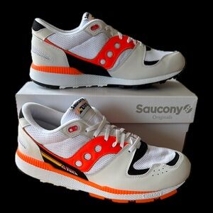 Saucony AZURA ST Originals White and Bright Orange Sneakers men’s size 11 *NEW*